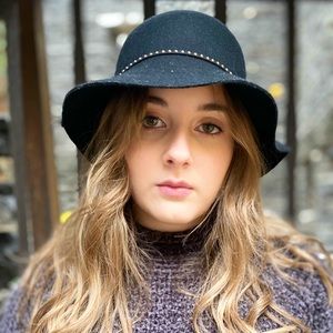 Meet your Posher, Melina